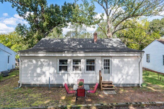 Building Photo - 3 Bedroom Home in Lynchburg