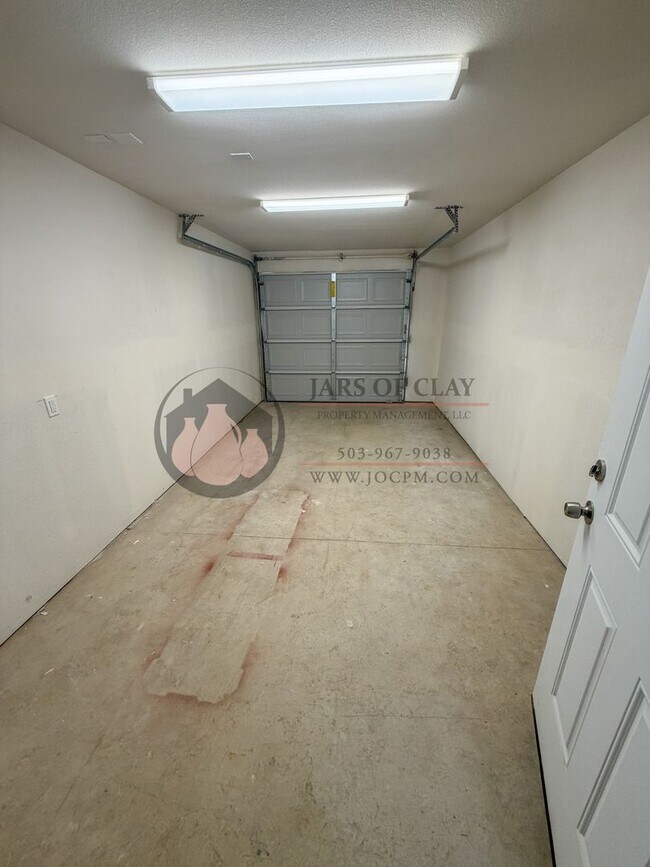 Building Photo - Dover Duplex 2025-1754
