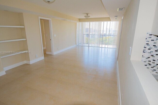 Building Photo - 20301 W Country Club Dr