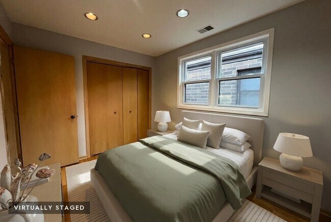 Building Photo - 449 W 37th St