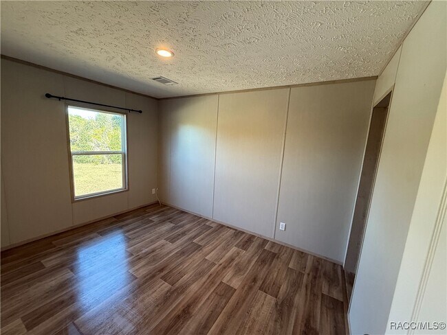 Building Photo - 5469 W Grovepark Rd