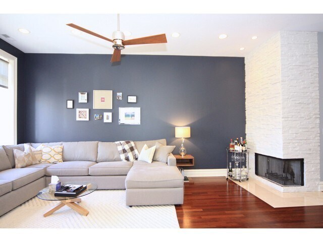 Building Photo - 3161 N Halsted St