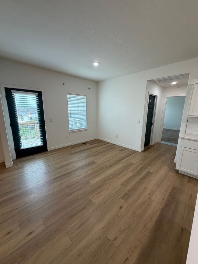 Building Photo - REMODELED 5 Bedroom | 3 Bathroom | 3 Car Garage HOME -- 3,554 sqft | BASEMENT! | NIXA SCHOOLS | F...