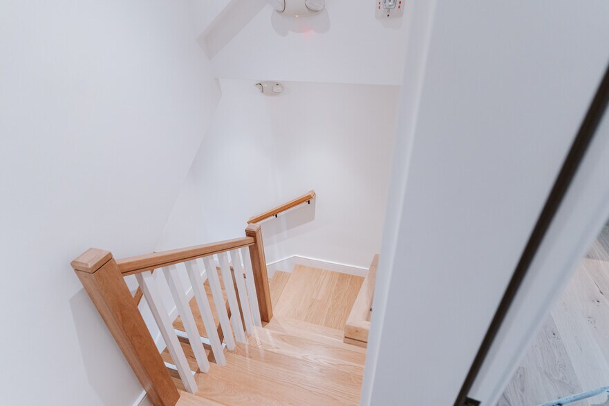 Building Photo - 5 Thurston St