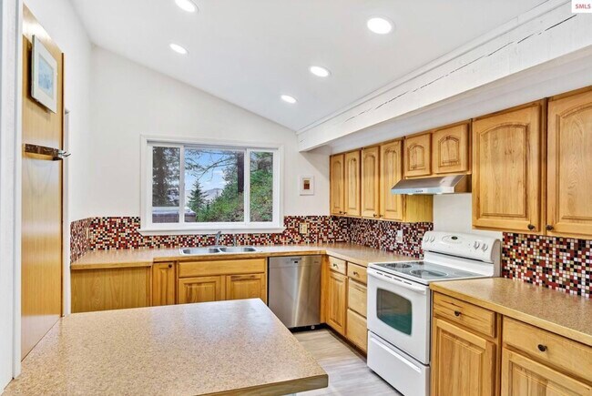 Building Photo - 275 Kelley Creek Rd