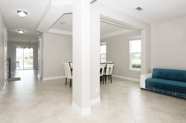 Building Photo - BEAUTIFUL LAKE VIEW AND CORNER LOT HOME WI...