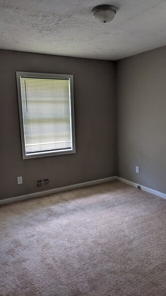 Building Photo - 2741 Williamsburg Dr