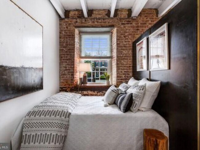 Building Photo - Luxury Loft in historic setting