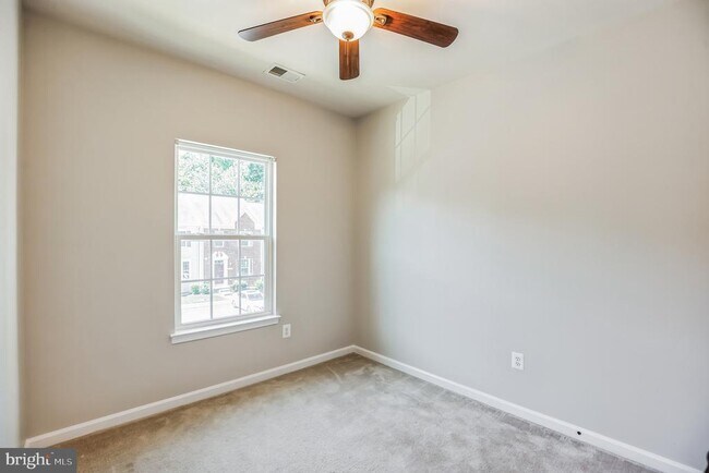 Building Photo - 8443 Clear Spring Dr