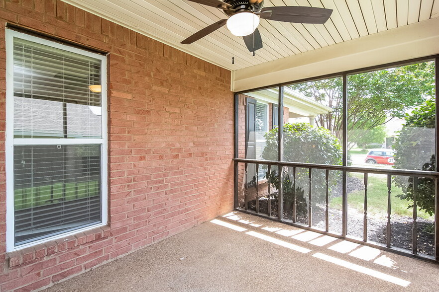 Building Photo - 1597 Far Dr