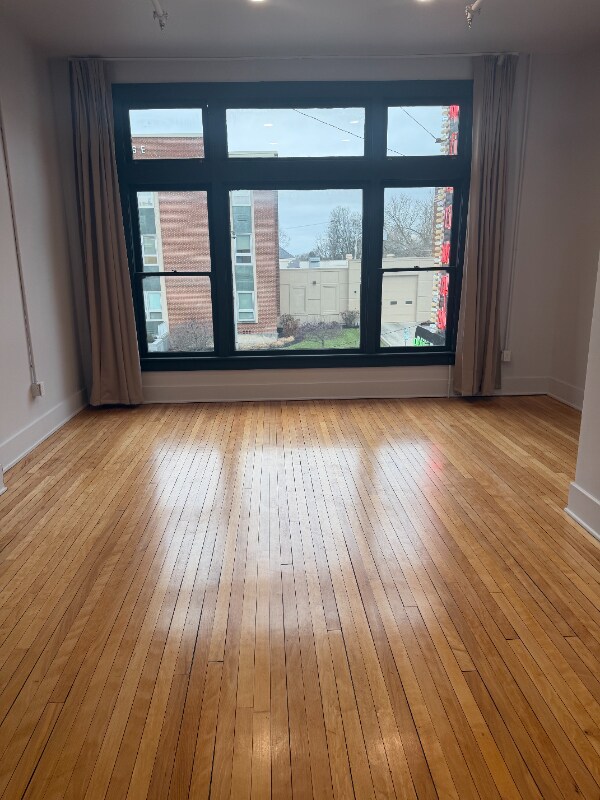 Building Photo - 215 N Main St