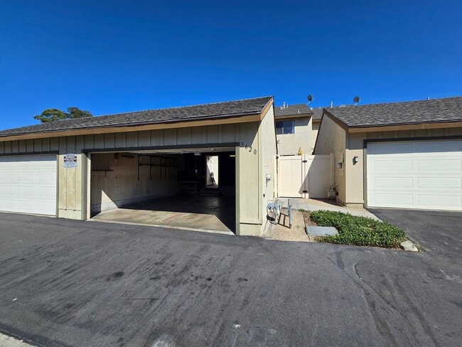 Primary Photo - Fantastic 4 Bed, 3 Bath condo!