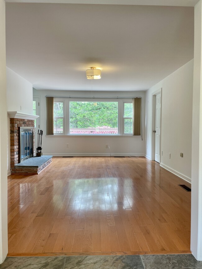Building Photo - 52 Knapp Ln