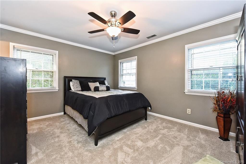 Building Photo - 3300 Selwyn Farms La