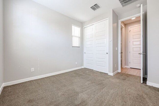 Building Photo - Available August 7th! Gated Community 4 Bedroom 3 Bathroom Home!