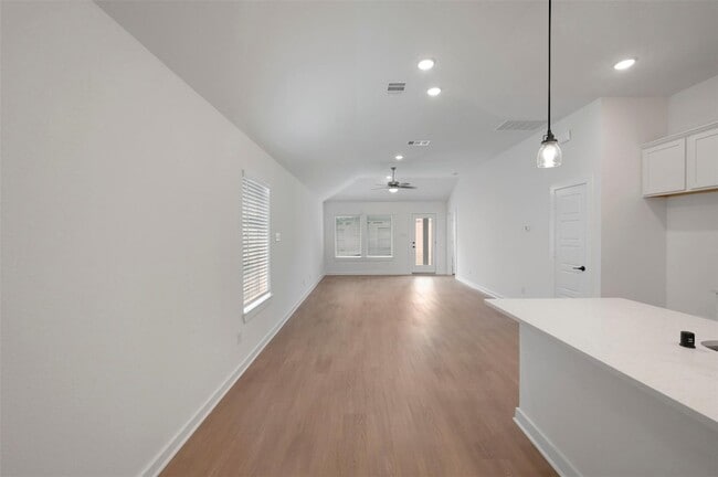 Building Photo - 32506 Lantana Flds Rd