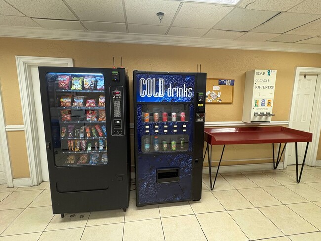 Building Photo - Condo in the Heart of Downtown