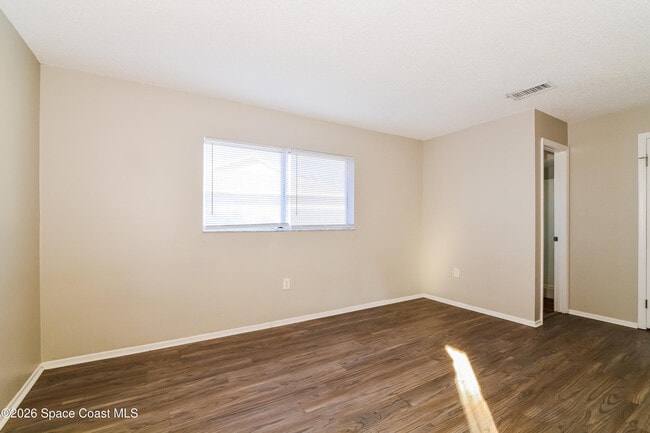 Building Photo - 2000 Burning Tree Dr