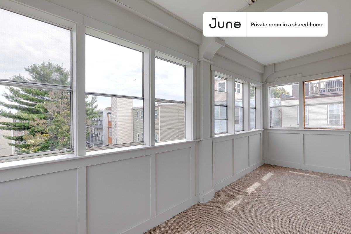 Building Photo - Room in Shared 4 bed/1.5 bath home