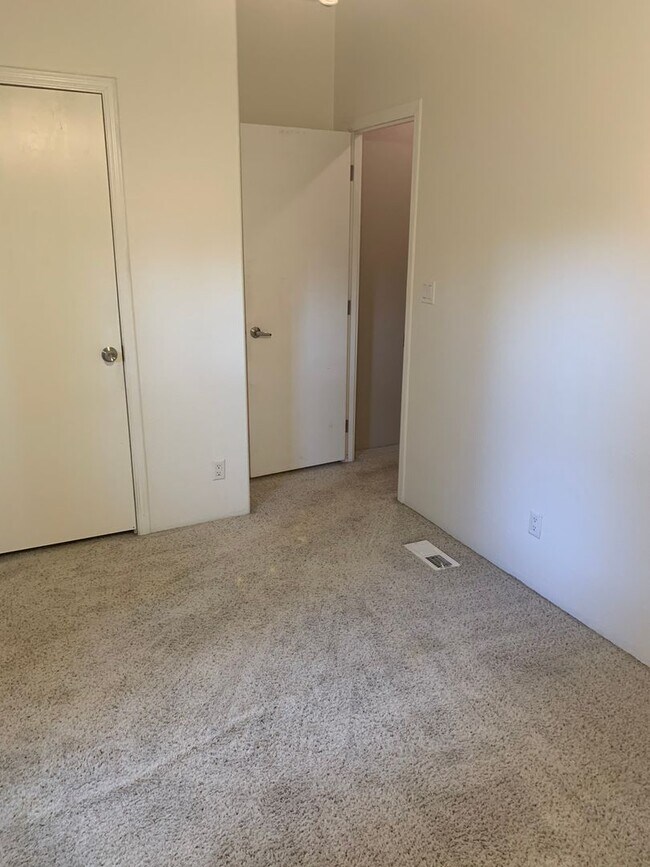 Building Photo - 2544 Coronado Ave