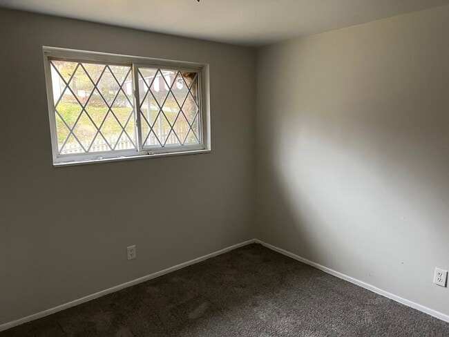 Building Photo - Renovated 3BD/2BA Home in Penn Hills