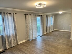 Building Photo - 1032 Auburn Ln