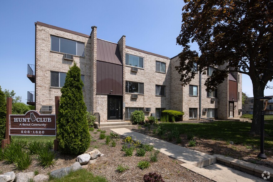 Hunt Club Apartments 350 Inland Dr Wheeling IL 60090 Apartment Finder