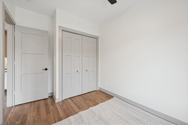 Building Photo - 1337 W Estes Ave