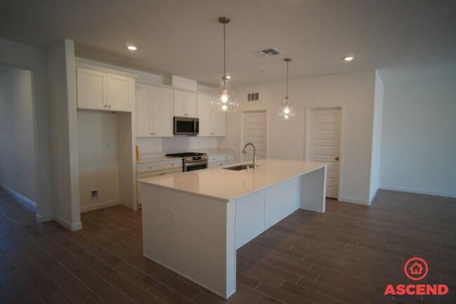 Building Photo - Beautiful New Home Off Gosford and McCutchen!