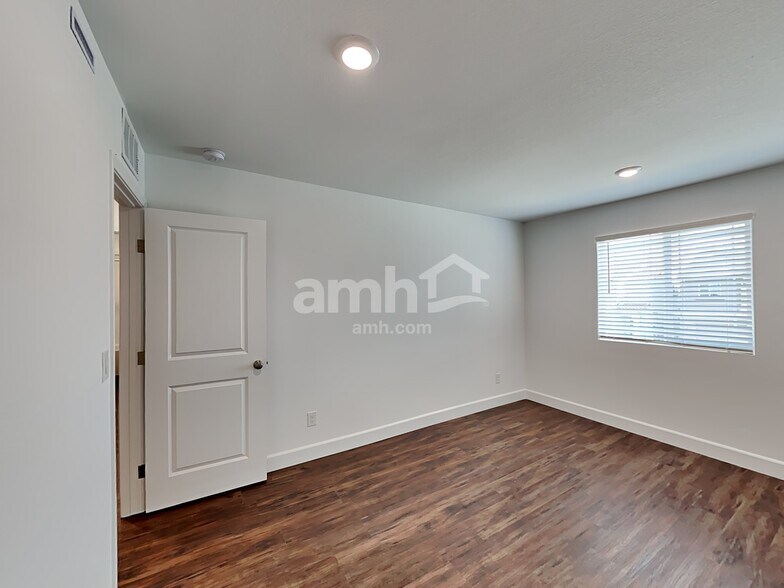 Building Photo - 8879 Tiger Tooth Ave