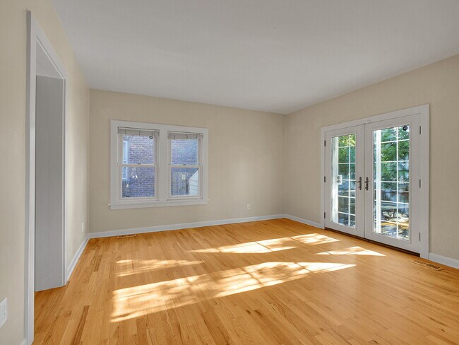 Building Photo - $2,295.00, 1 Bed, 1 Bath Home in Denver
