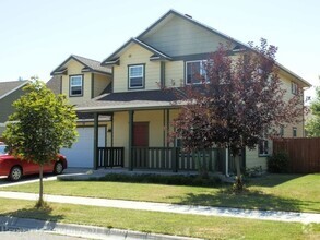 Building Photo - 4 Bed 2.5 Bath house