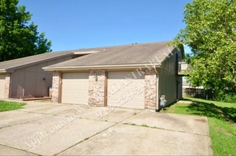 Building Photo - Beautiful 2 Bed 1 Bath Unit in Raymore-Available NOW!!