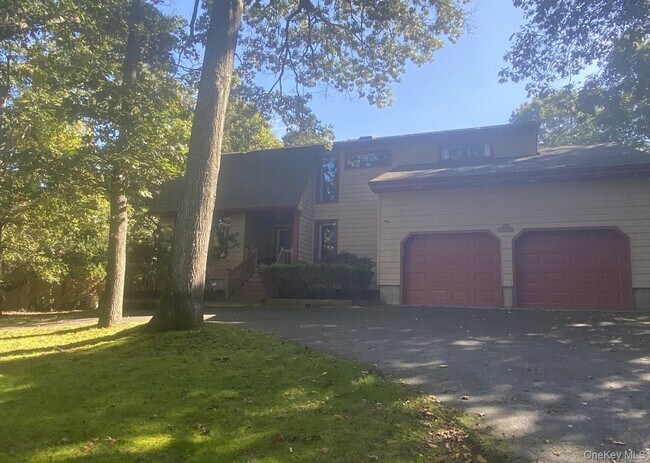 Building Photo - 5 Bay Woods Dr