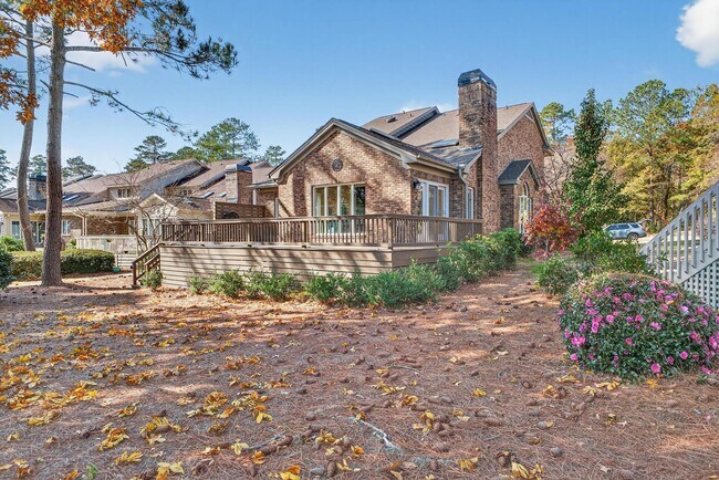 Building Photo - 205 Club Villa Dr W