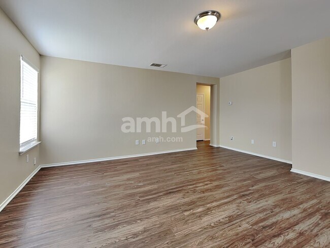 Building Photo - 210 Dartmouth Dr