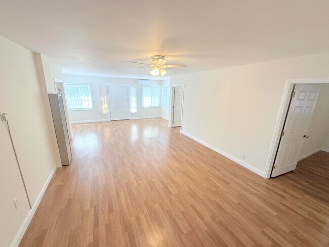 Building Photo - *UP TO 2 MONTHS FREE RENT* 5bd/1.5ba, Inqu...
