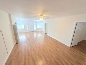 Building Photo - *UP TO 2 MONTHS FREE RENT* 5bd/1.5ba, Inqu...