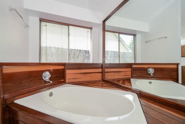 Building Photo - 1319 Silver Morning Dr