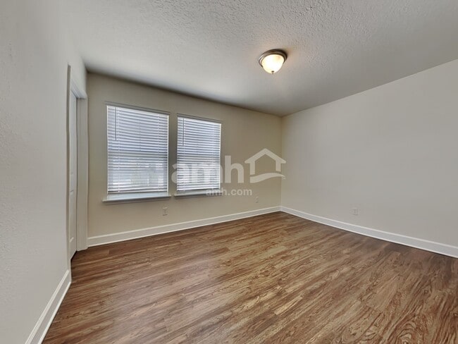 Building Photo - 8498 Highfield Ave