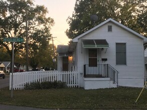 Building Photo - COMING SOON! Cute South County Cottage with White Picket fence, and  Garage