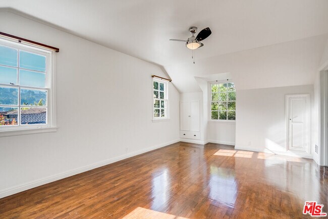 Building Photo - 3246 Benda St