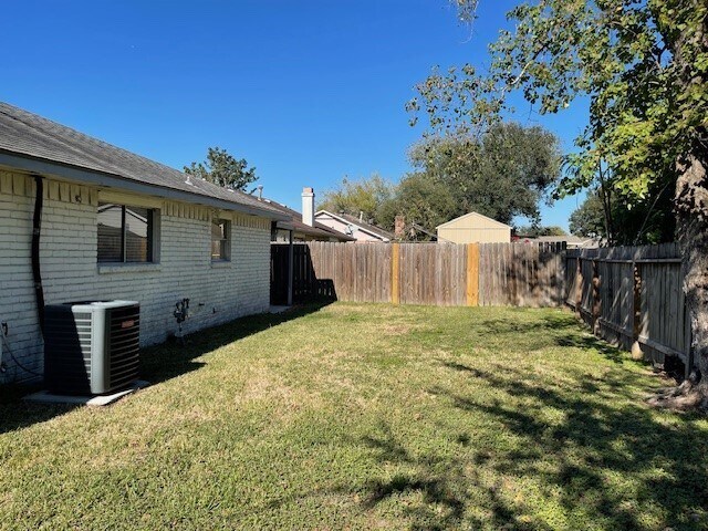 Building Photo - 6823 Zapata Dr