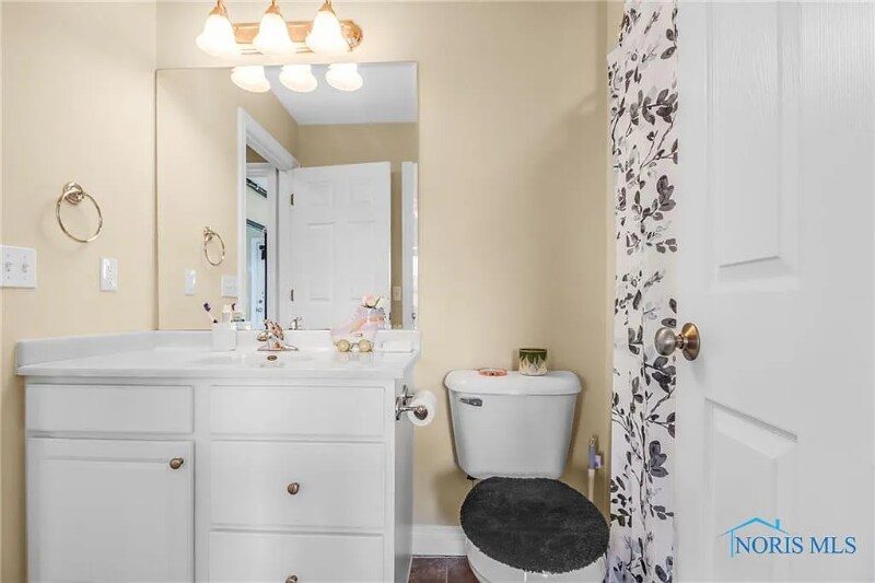 Building Photo - 4733 Lakeside Dr