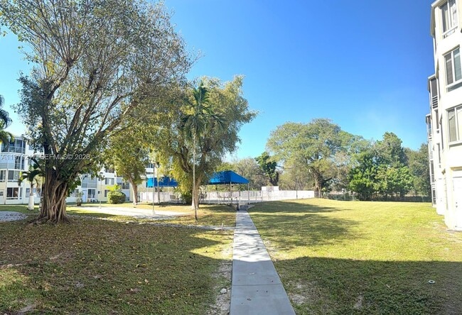 Building Photo - 1201 NE 191st St