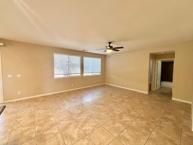 Building Photo - 12011 Country Garden Dr