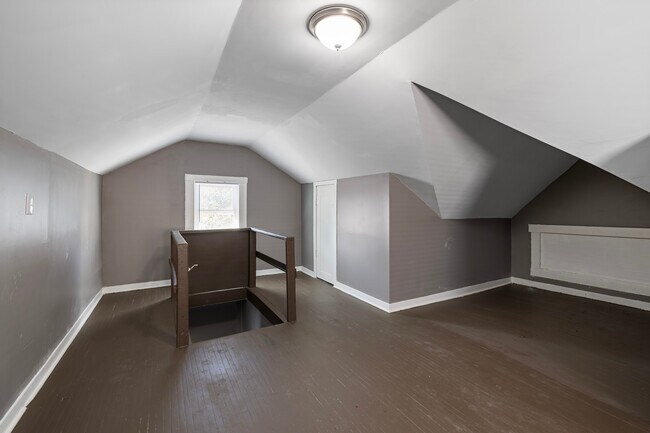 Building Photo - 835 S 38th St