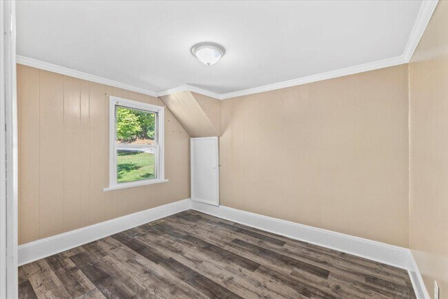 Building Photo - 1308 Columbia Rd