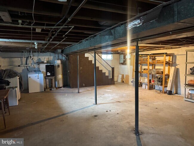 Building Photo - 7 Danna Ln