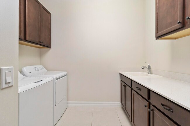 Building Photo - 8289 Vaulting Dr